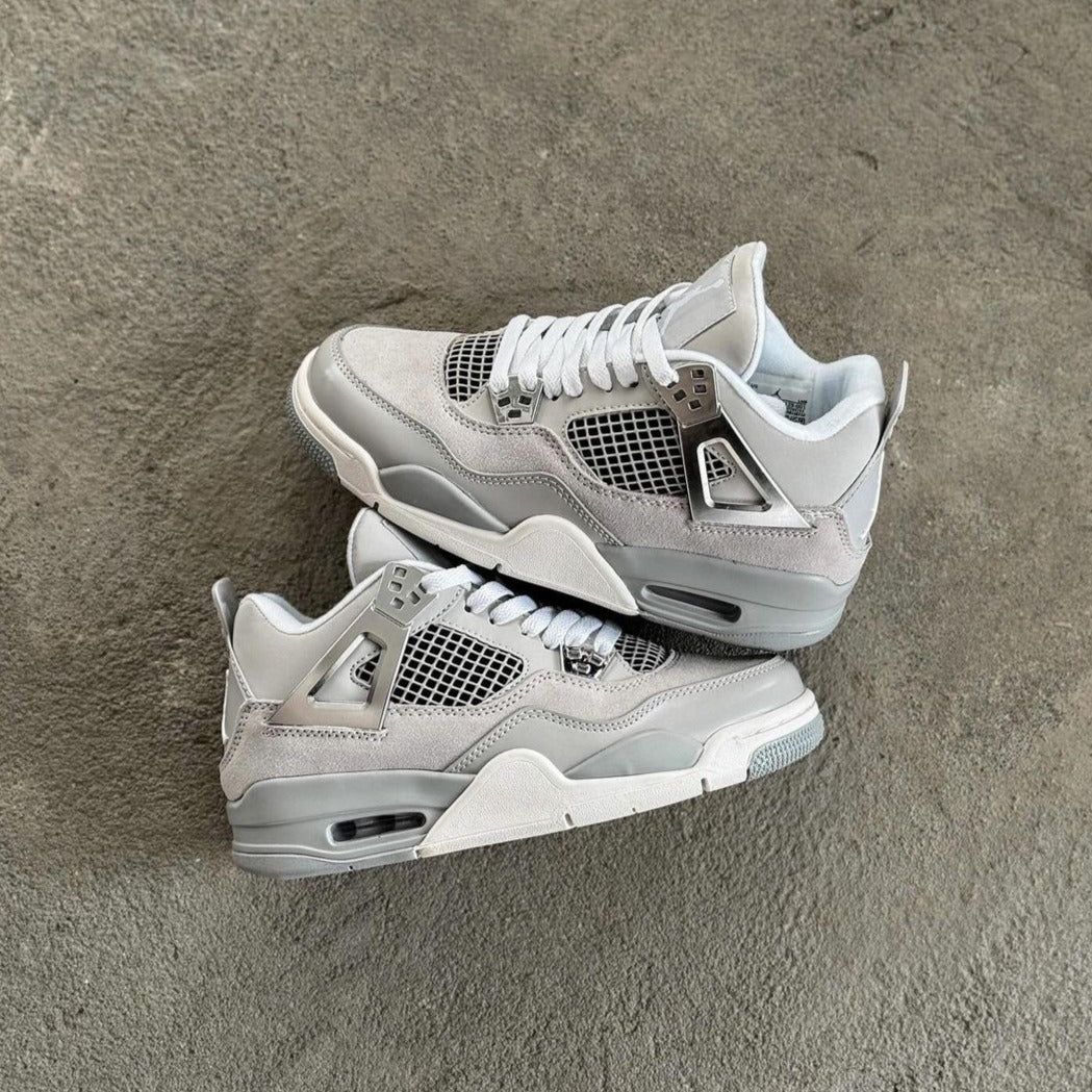 Jordan 4 Retro ‘Frozen Moments’🤍