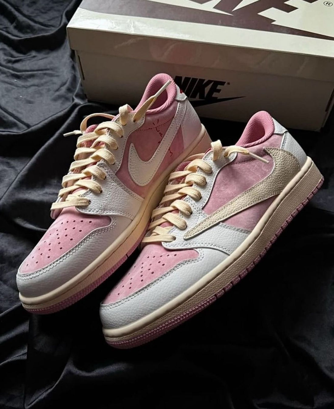 Travis Scott x Air Jordan 1 Low OG ‘Shy Pink’